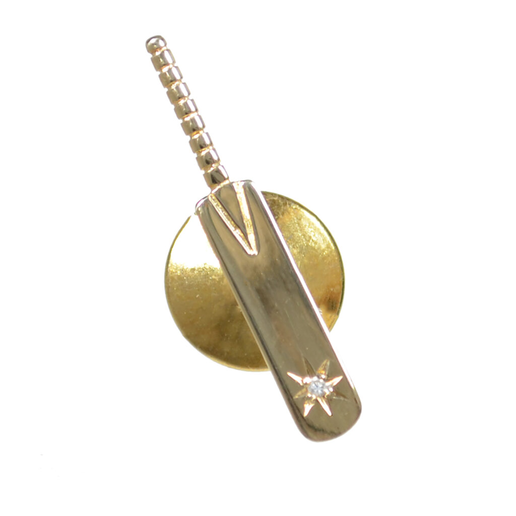 9ct Gold Cricket Bat Tie Tack With Diamond VJ016